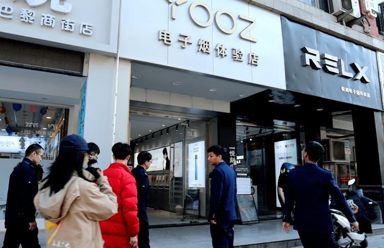 永康巴黎商街“YOOZ”“悦刻”电子烟专卖店向未成年人出售电子烟...(图3)